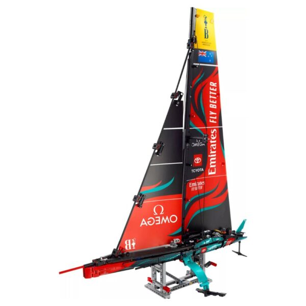 LEGO® Technic™ Emirates Team New Zealand AC75 jacht